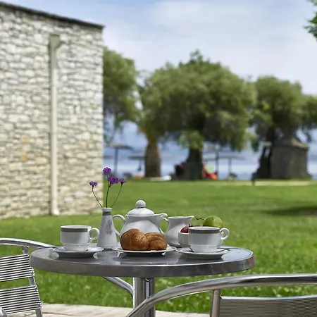 Corfu Chandris And Дассия